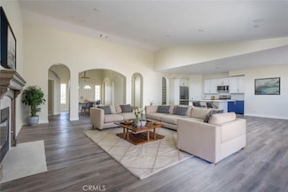 9678 Farmington St, Oak Hills, CA 92344