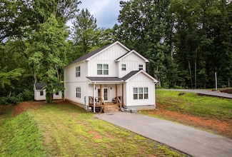 28 Arlington Oaks Ln, Bryson City, NC 28713