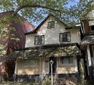 1013 4th St, Braddock, PA 15104