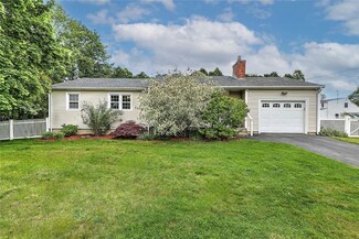 4 Johnson Ct, Bristol, RI 02809