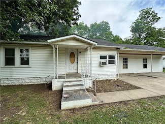 321 Pecan St, Chetopa, KS 67336