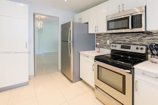 950 NE 199th St Unit 2H, Miami, FL 33179