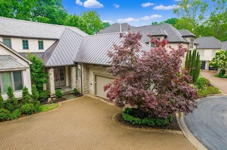 14 Lyonsgate, Columbus, OH 43209