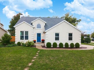 14 Valley Brook Ct, Bloomington, IL 61704