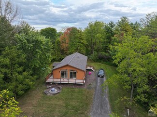100 Debbie Dr, Athens, NY 12015