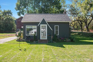 321 W Judd St, Greenville, MI 48838