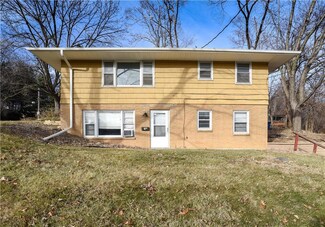 2305 26th St, Des Moines, IA 50310