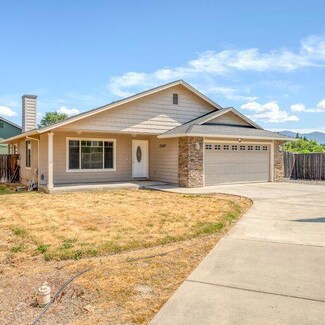 2067 SW Colorado Ln, Grants Pass, OR 97527