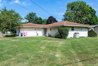 60234 Robin Hood Ln, Elkhart, IN 46517