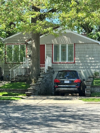 13 Linwood Rd S, Port Washington, NY 11050