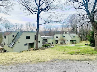 1221 Baker Turn Rd Unit E, Hartford, VT 05059