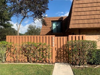 2566 Camelot Ct, Hollywood, FL 33026