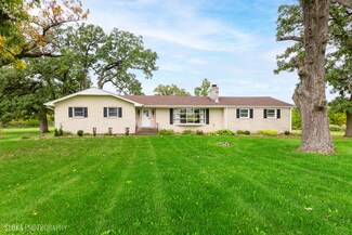 4615 Dean St, Woodstock, IL 60098