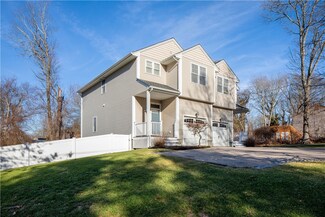 93 Old Pine Rd Unit A, Narragansett, RI 02882