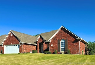 2502 Eagle View Dr, Sulphur, OK 73086