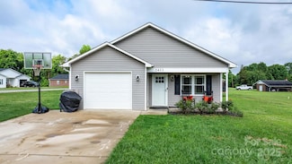 2411 28th St NE, Hickory, NC 28601