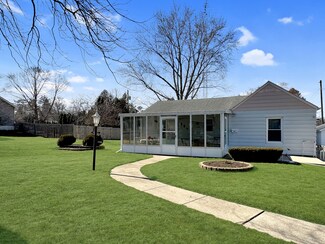 1338 S Burchard Ave, Freeport, IL 61032