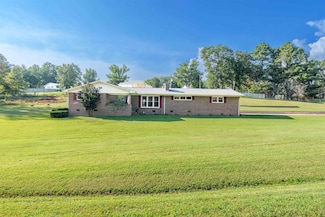 203 Cedar Ln, Killen, AL 35645