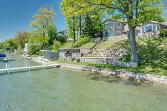 21807 Howell Dr, Cassopolis, MI 49031