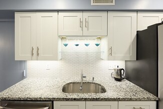 10 Beals Cove Rd Unit J, Hingham, MA 02043