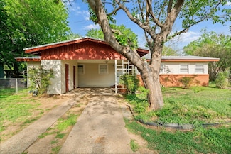 305 S Lancaster St, Granbury, TX 76048