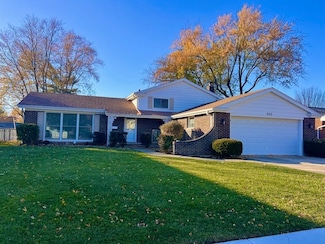 2112 N Kennicott Dr, Arlington Heights, IL 60004