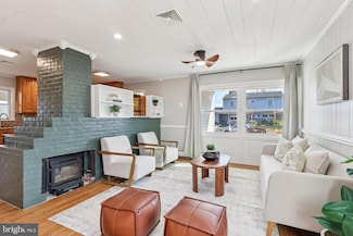 11 Crimson King Ln, Levittown, PA 19055