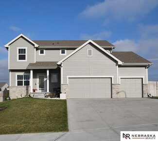 11156 Port Royal Dr, Papillion, NE 68046