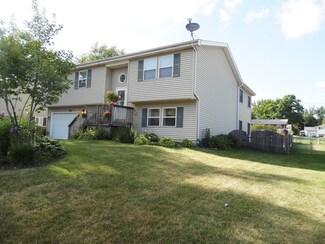 3214 W Hunter Path, McHenry, IL 60050