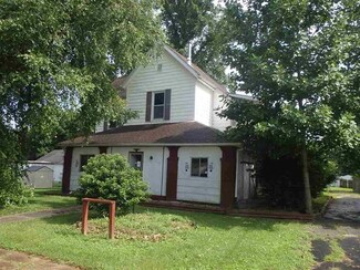 8 W Oak St, Dale, IN 47523