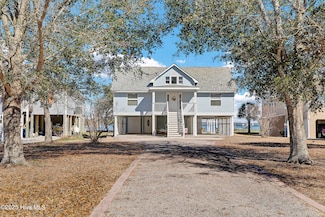 943 Chadwick Shores Dr, Sneads Ferry, NC 28460