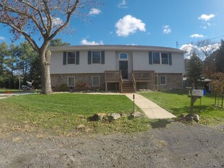 10 2nd St, Lakehurst, NJ 08733