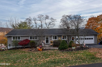 705 Beaumont Dr, Altoona, PA 16602