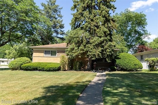 25640 Grand Concourse St, Southfield, MI 48075
