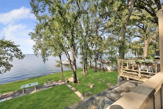 1108 Lovers Ln, Tool, TX 75143