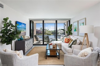 10562 Gulf Shore Dr Unit 202, Naples, FL 34108