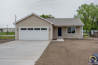 1928 NW Vail Ct, Topeka, KS 66608