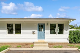 4 Mortimer St, Westhampton Beach, NY 11978