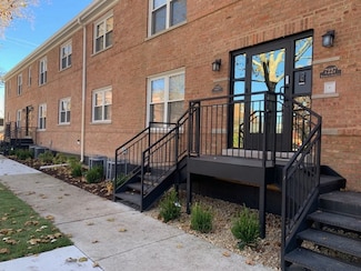 7225 Thomas St Unit 1, River Forest, IL 60305
