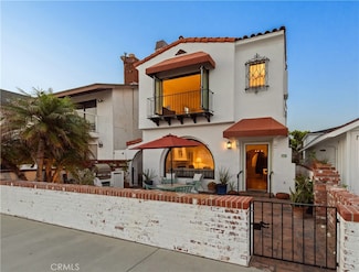 1305 E Balboa Blvd, Newport Beach, CA 92661