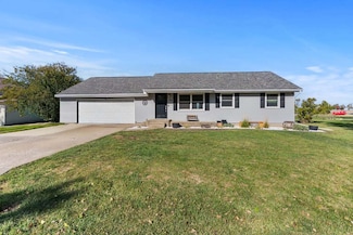 208 E 8th St, Gridley, IL 61744