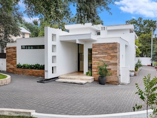 100 Canterbury Hill St, San Antonio, TX 78209