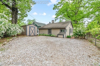 11134 Patterson Lake Dr, Pinckney, MI 48169