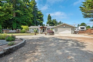 158 Skycrest Dr, Crescent City, CA 95531