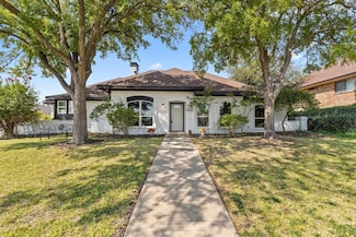 3005 Club Hill Dr, Garland, TX 75043