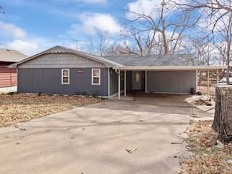 1303 W 16th St, Grove, OK 74344