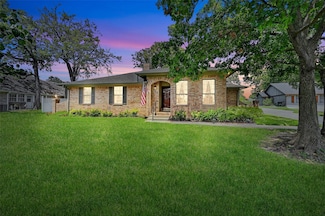 702 Kiowa Dr W, Gainesville, TX 76240