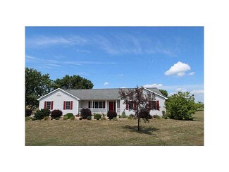 638 E Oak St, Mechanicsville, IA 52306