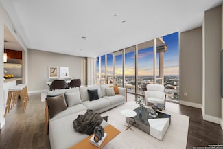 610 E Market St Unit 2715, San Antonio, TX 78205
