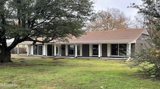 1316 Brooks Dr, Clarksdale, MS 38614